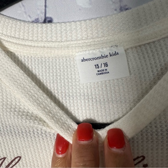 Abercrombie Kids Cream Sweatshirt with Pink Floral Design - Picture 3 of 3